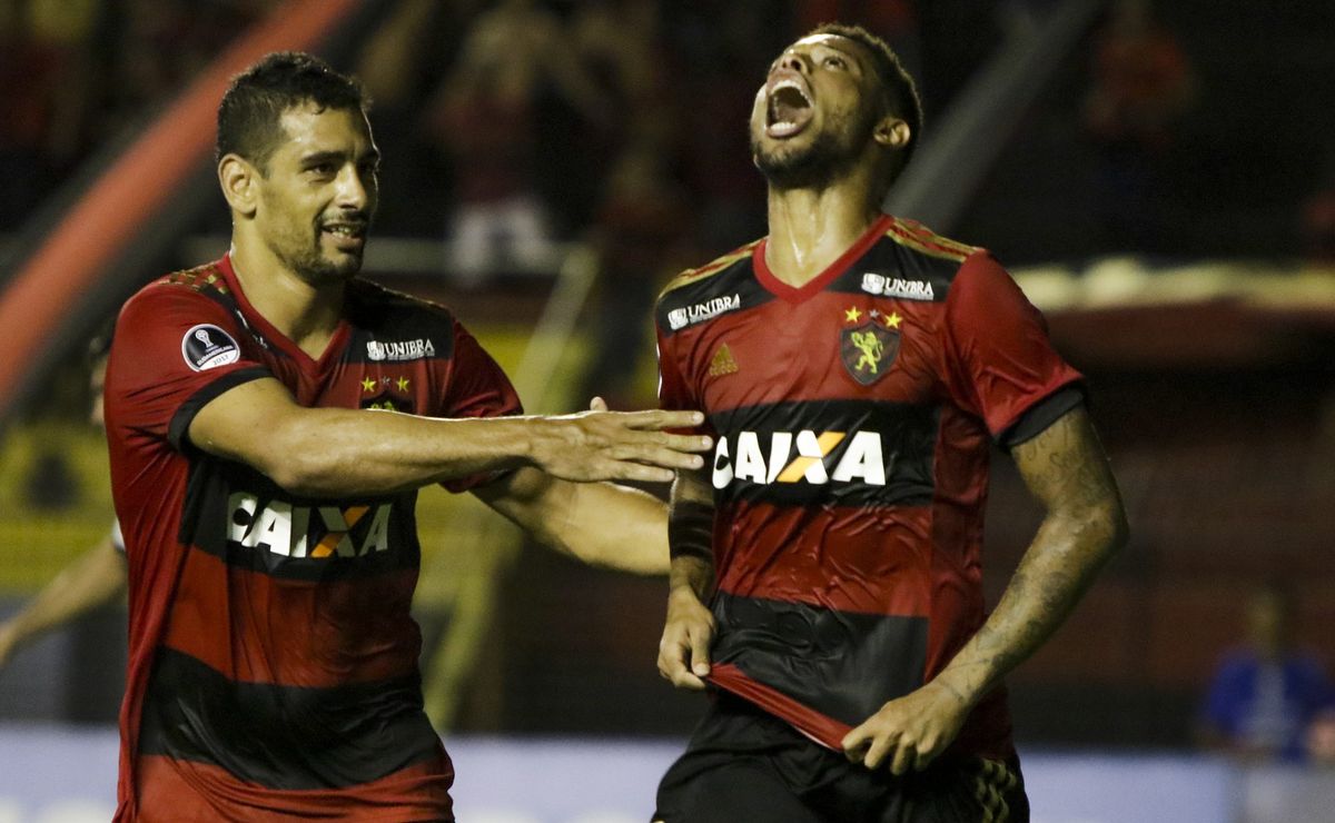 Ex-jogador do Vasco confessa que se disfarçava para torcer pelo Flamengo no estádio: “Maior do Mundo”