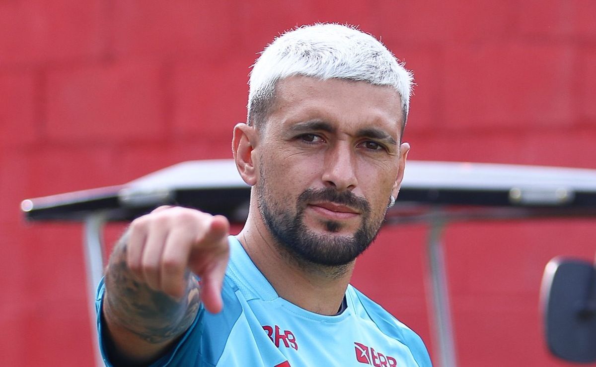 Arrascaeta destaca importância de conversa com Filipe Luís para briga por titularidade