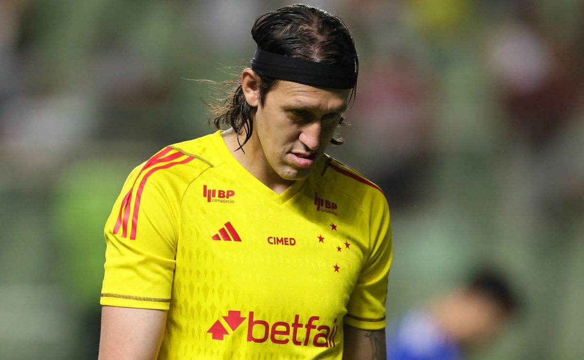 Cruzeiro elimina Cássio e Fagner do Corinthians na disputa por títulos.