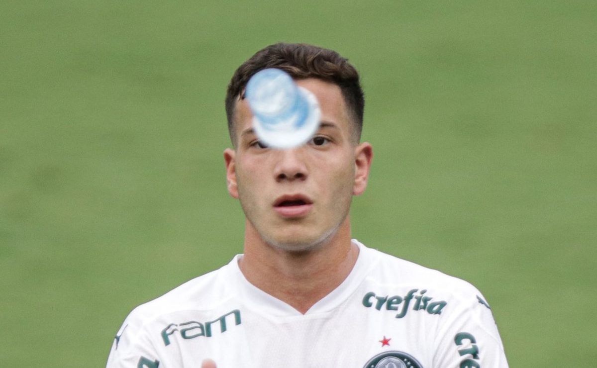 Palmeiras oferece Fabinho ao Bragantino em troca por Lucas Evangelista