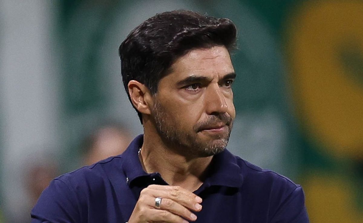 Abel Ferreira surpreende-se com situação defensiva peculiar antes de São Bernardo x Palmeiras.