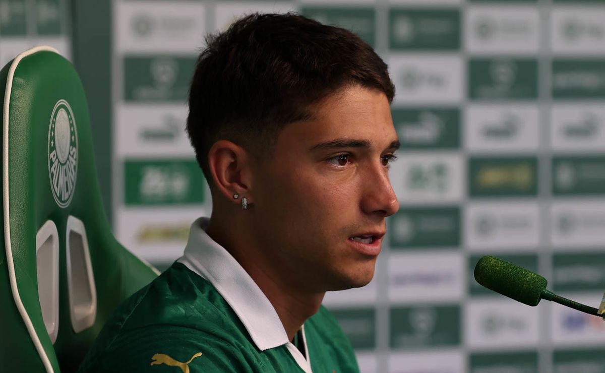 Adaptação de Emíliano Martínez no Palmeiras e diferença entre futebol brasileiro e dinamarquês.