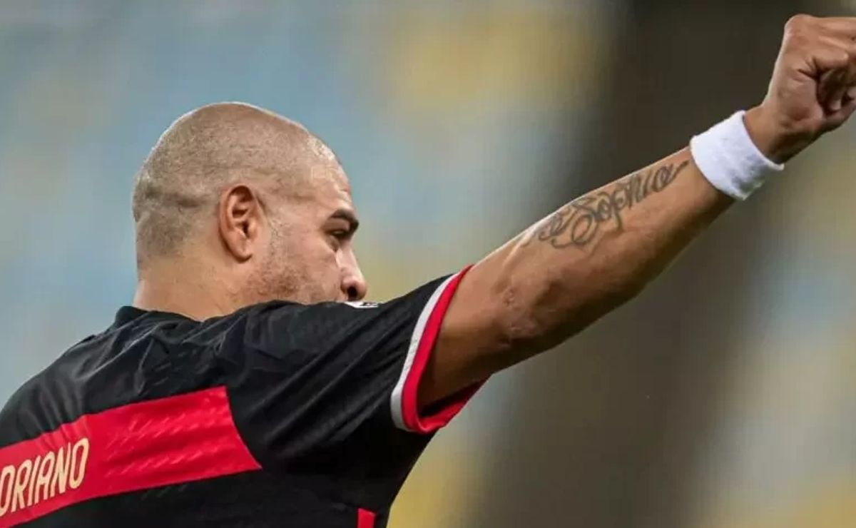 Luxemburgo pretendia contar com Adriano no Flamengo em 2011, mas diretoria vetou