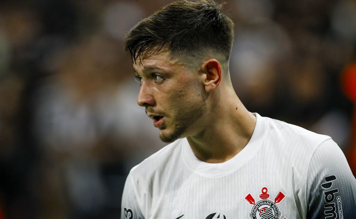 Árbitro agrediu Garro com empurrão em jogo do Corinthians na Libertadores