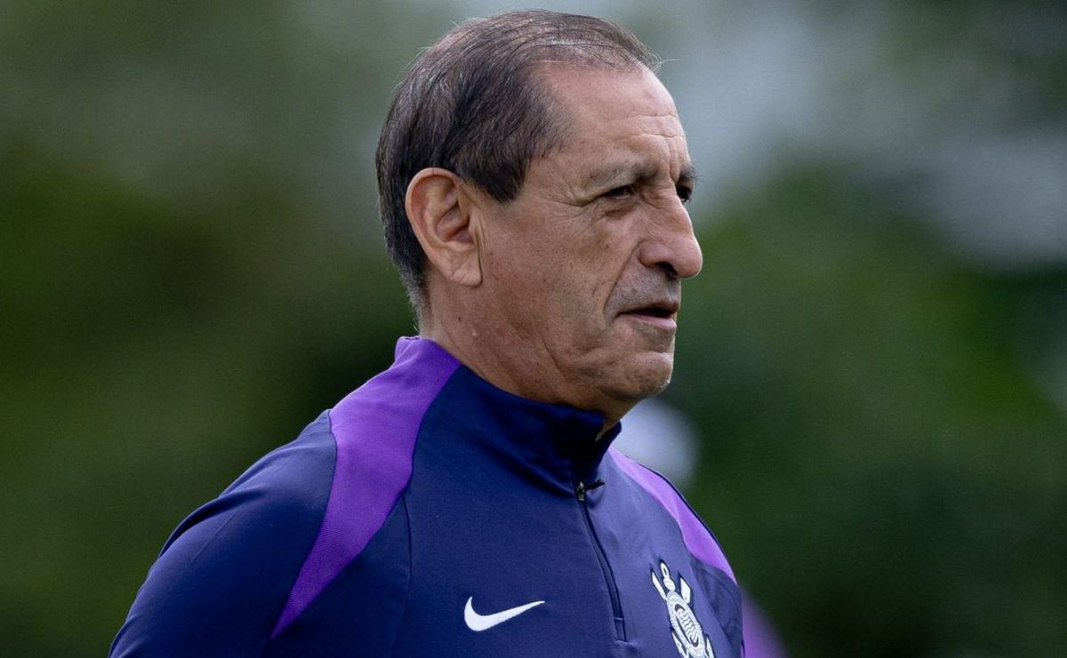 Ramón Díaz destaca evolução do Corinthians nos bastidores após erros minimizados.