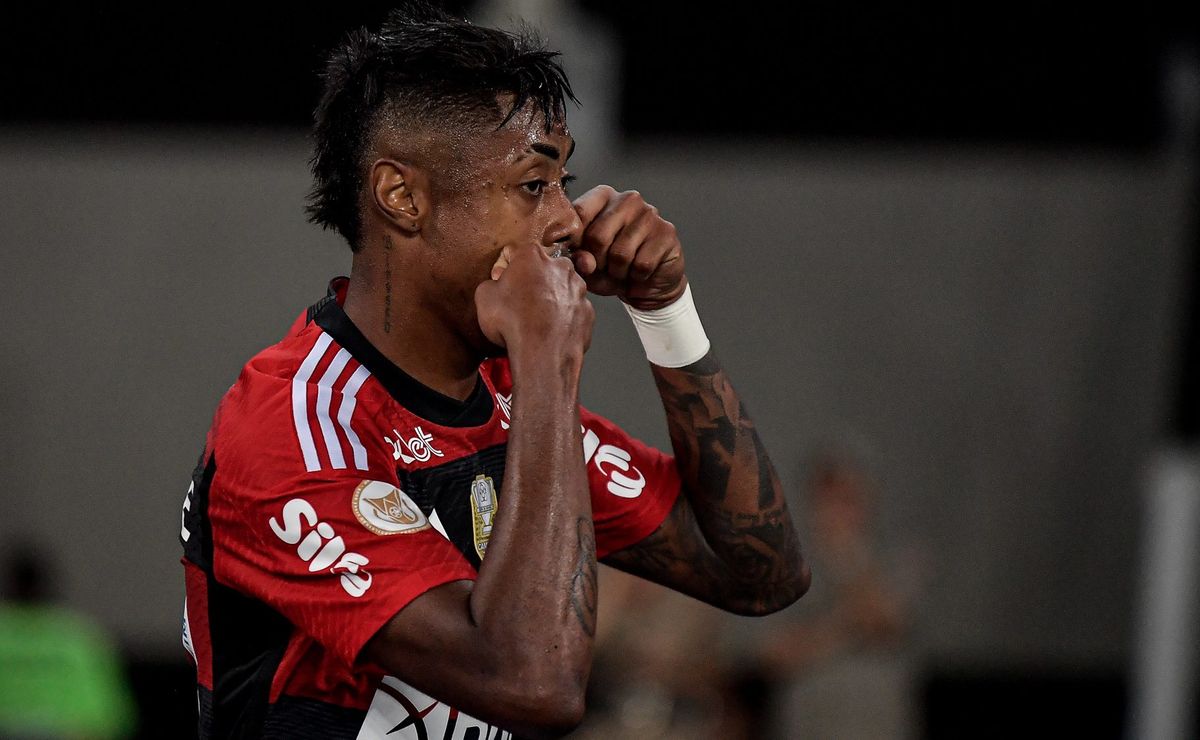 Bruno Henrique enfrenta nova situação com Filipe Luís após clássico no Flamengo