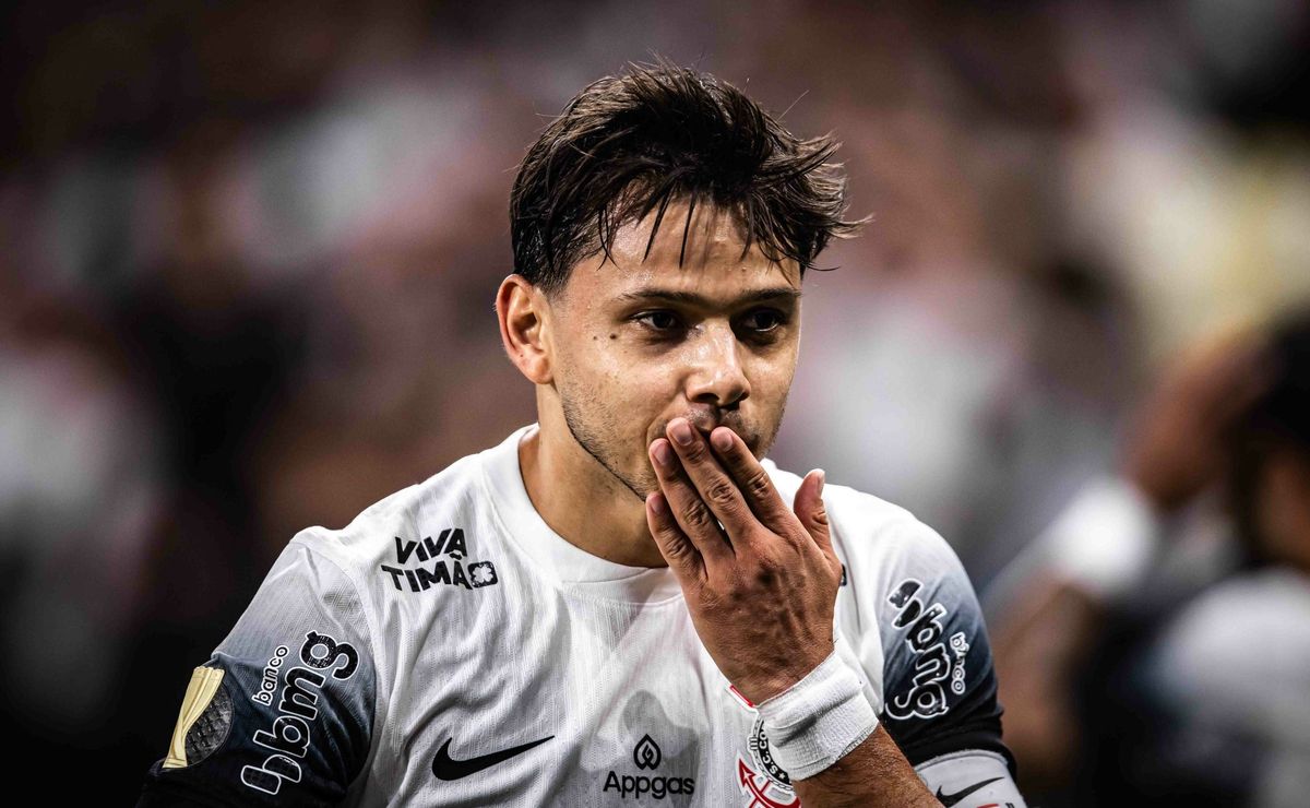 ángel Romero assume vaga de Garro e se torna maior artilheiro do século.