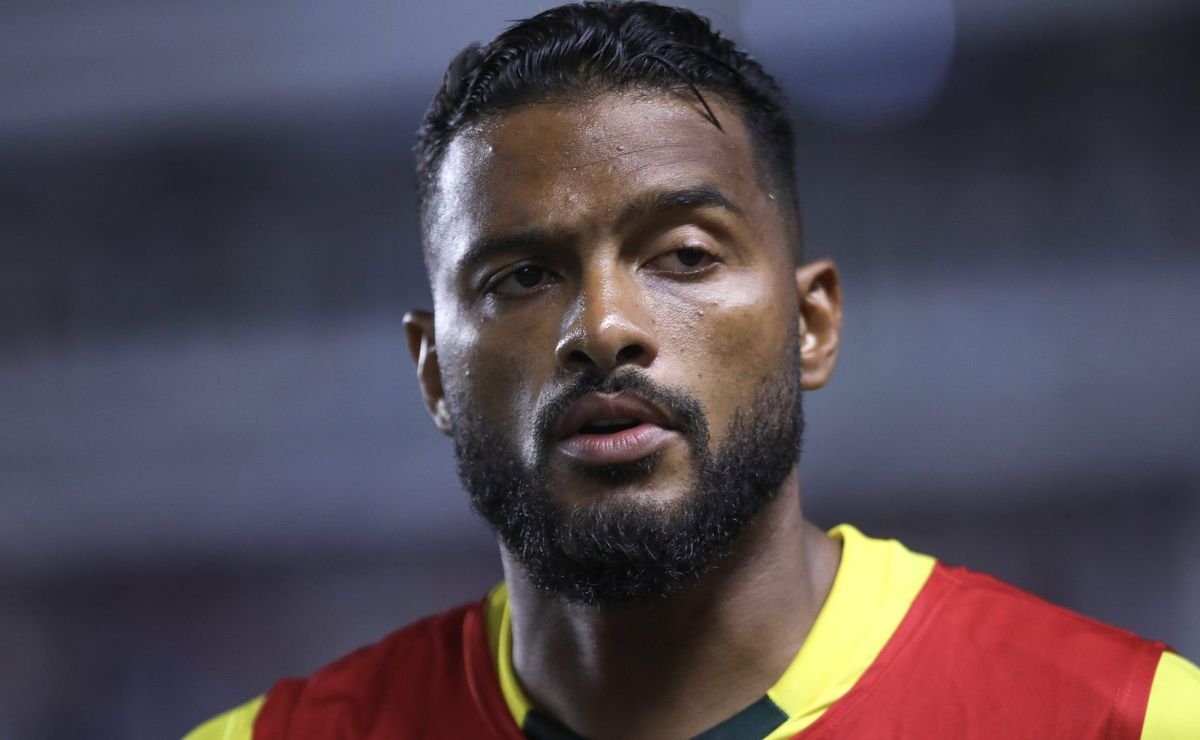 Reinaldo critica arbitragem por suposto favorecimento ao Corinthians na Neo Química Arena