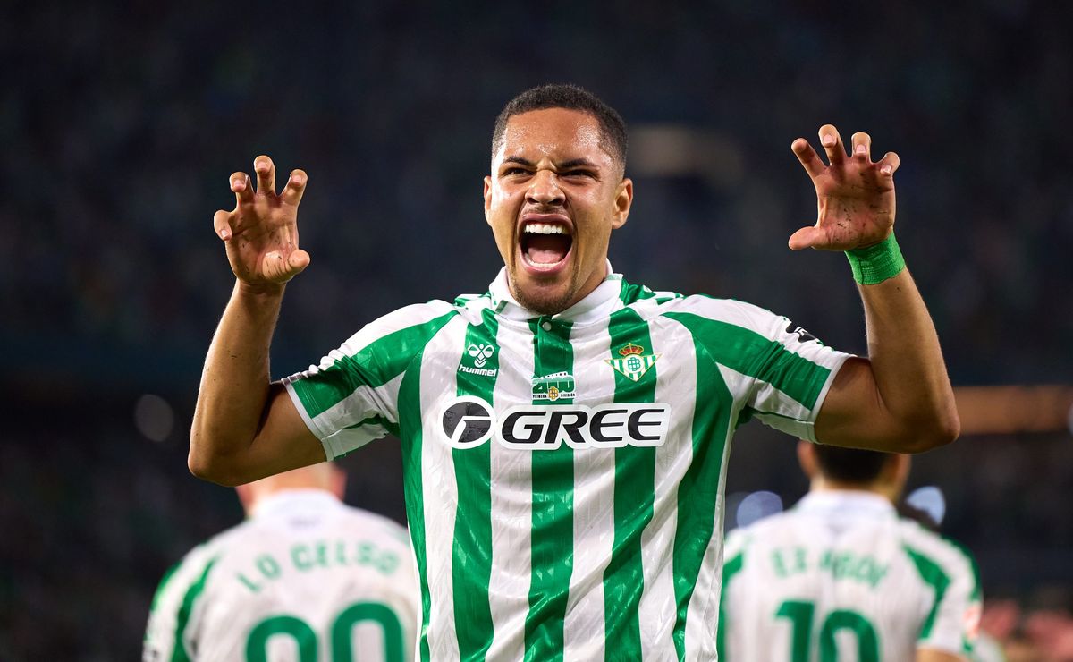 Alarcón lamenta saída de Vitor Roque para o Palmeiras: 