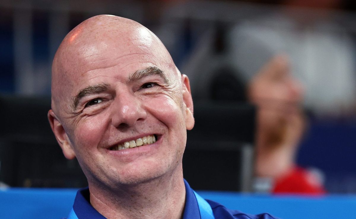 Flamengo pode receber até R$ 86 milhões no Super Mundial, autorizado por Infantino.