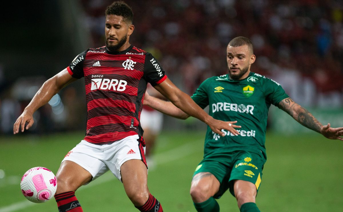 Pablo, do Grêmio, mantém postura frente ao Flamengo e permanência do zagueiro é confirmada.