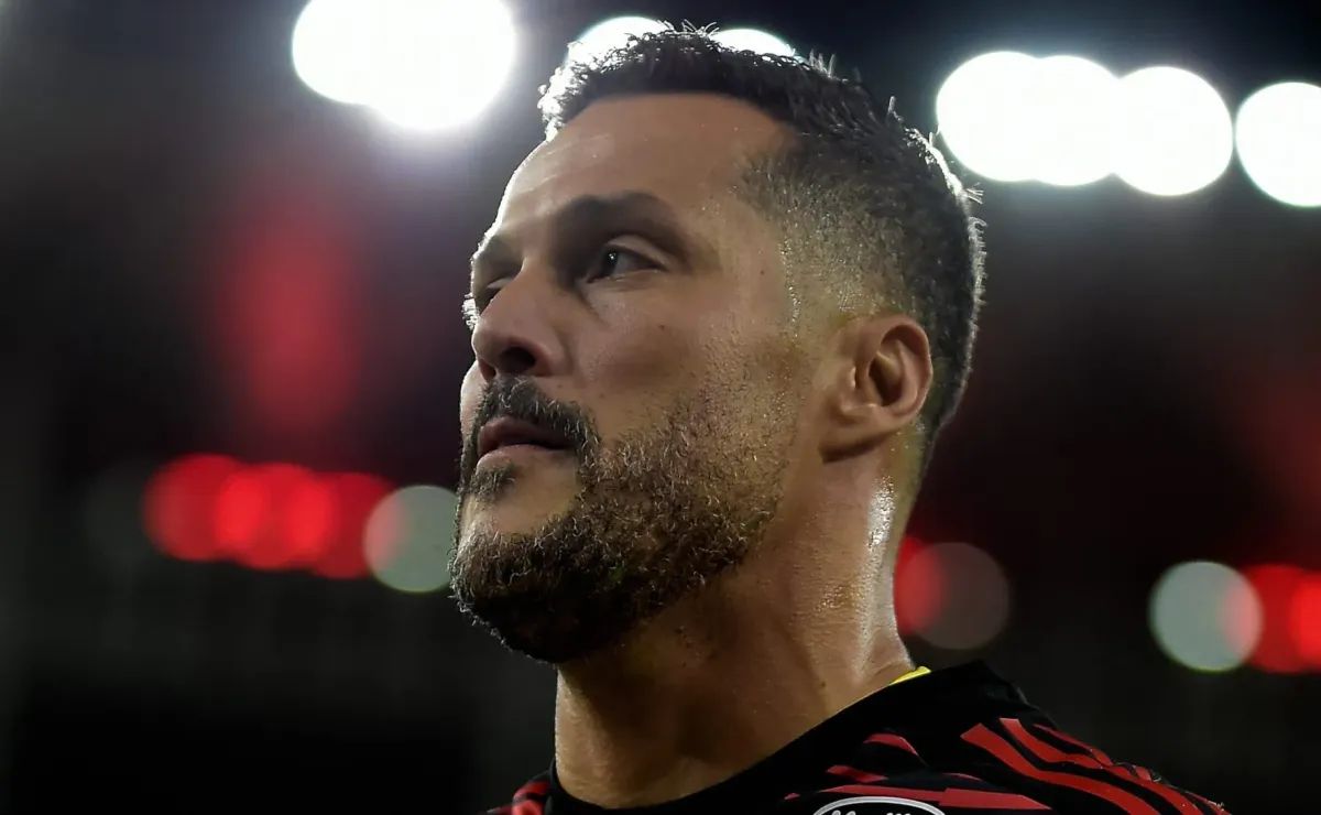 Julio Cesar relembra sua maior conquista no Flamengo: memórias marcantes.