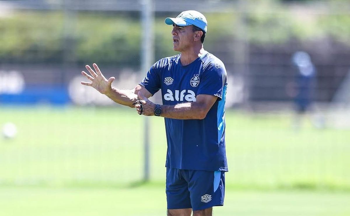 Torcida do Grêmio pressiona Quinteros e exige Amuzu como titular para decisão no Gauchão