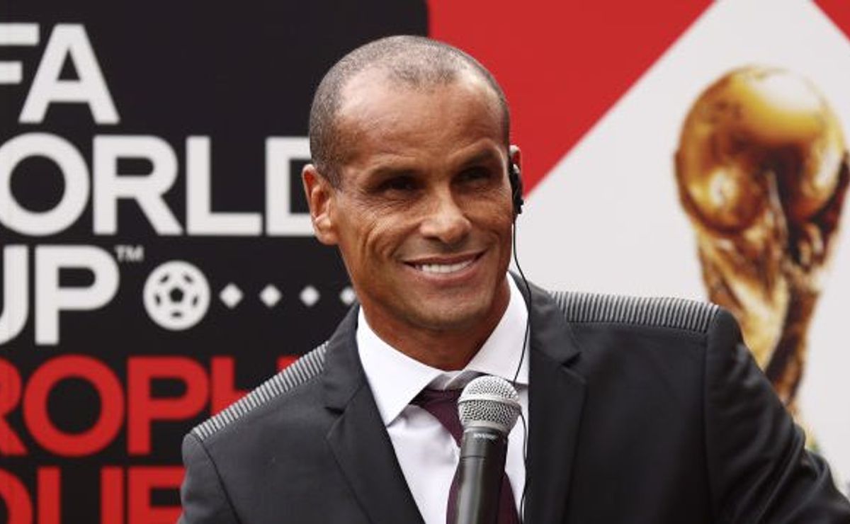 Rivaldo aposta em jogo duro do Santos contra o Corinthians após derrota vexatória.