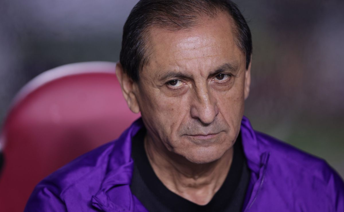 Treinador Ramón Díaz mantém-se confiante no Corinthians após descartar demissão