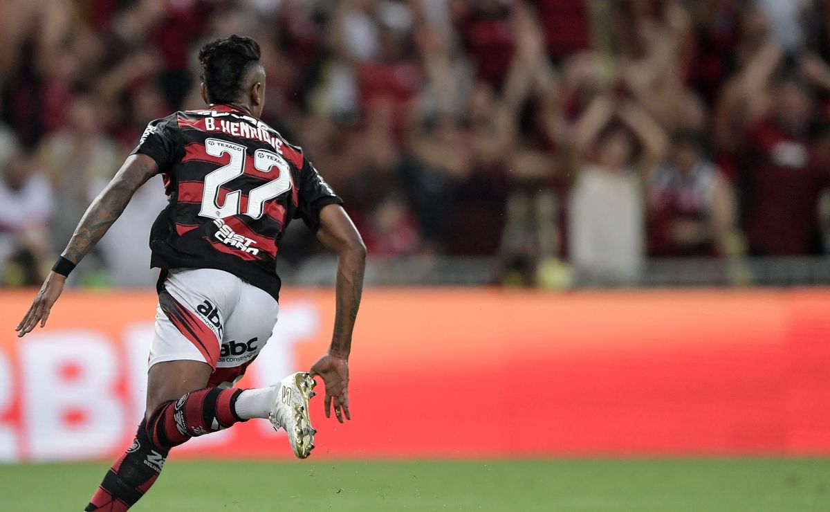 Protesto da Torcida do Vasco contra Benefícios ao Flamengo após Gol de Bruno Henrique