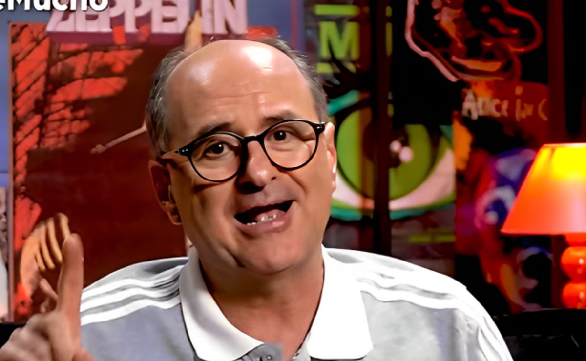 POLÊMICA EM CLÁSSICO! Decisão da arbitragem gera debates acalorados após jogo pegado!