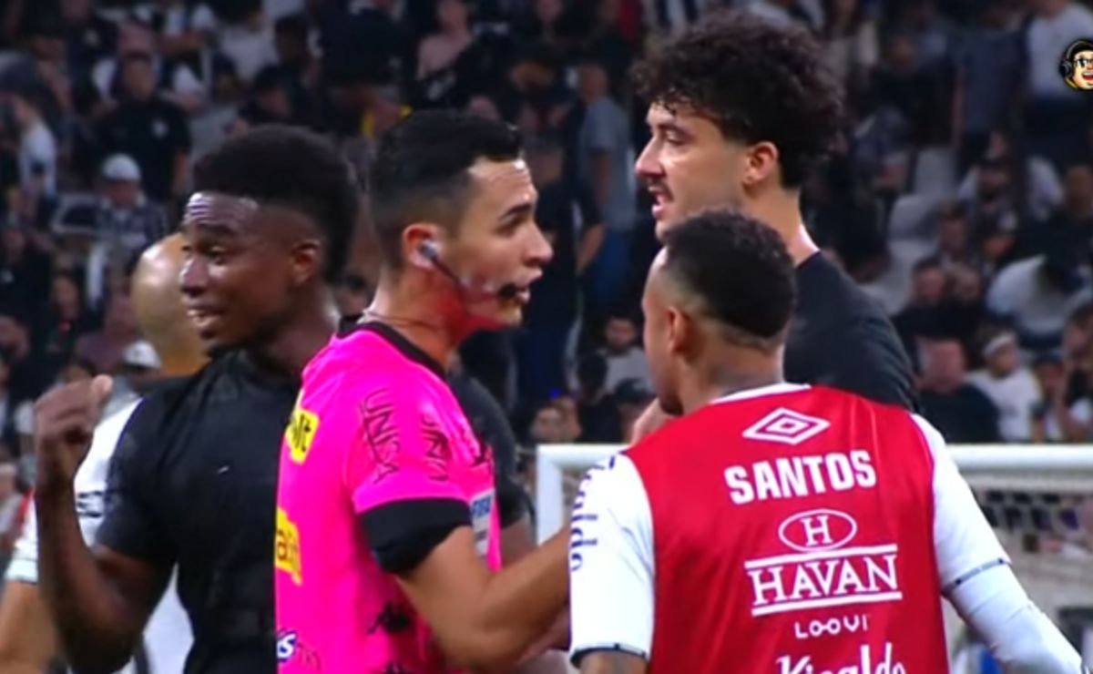 Neymar reclama de Matheus Candançan por não expulsar Angileri em clássico.