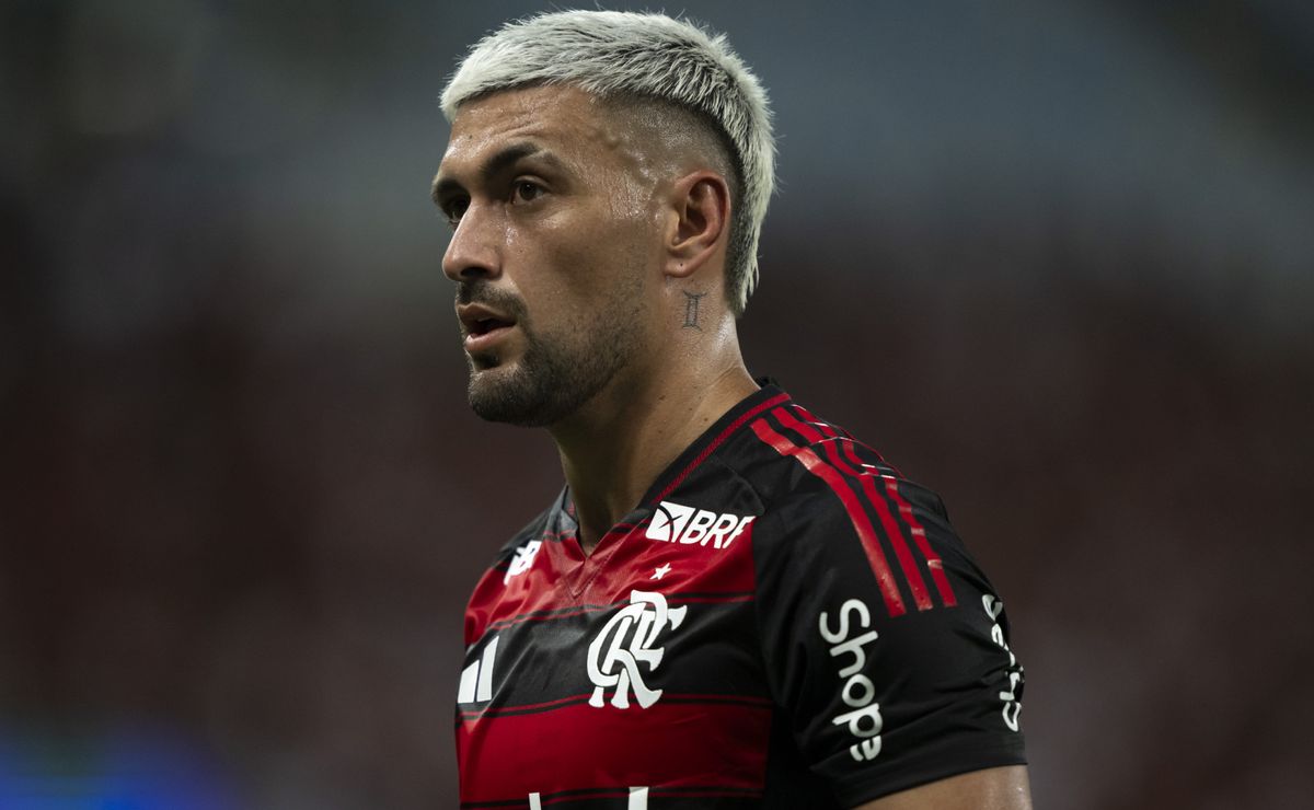 Arrascaeta surpreende torcida do Flamengo com nova tatuagem no corpo