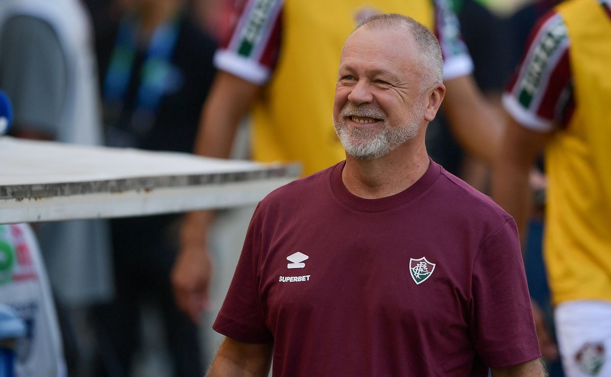 Mano Menezes supera pressão no Fluminense e busca título contra Flamengo.