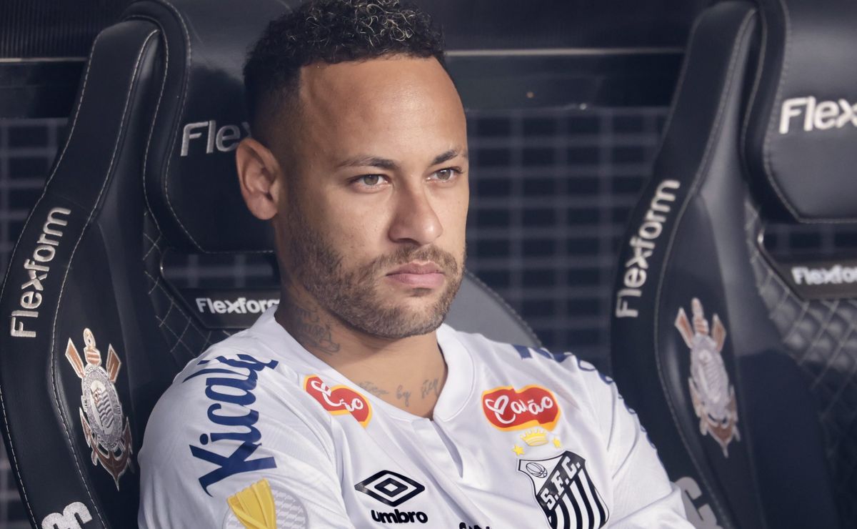 Seleção brasileira interfere e Neymar se preserva em clássico Corinthians x Santos.
