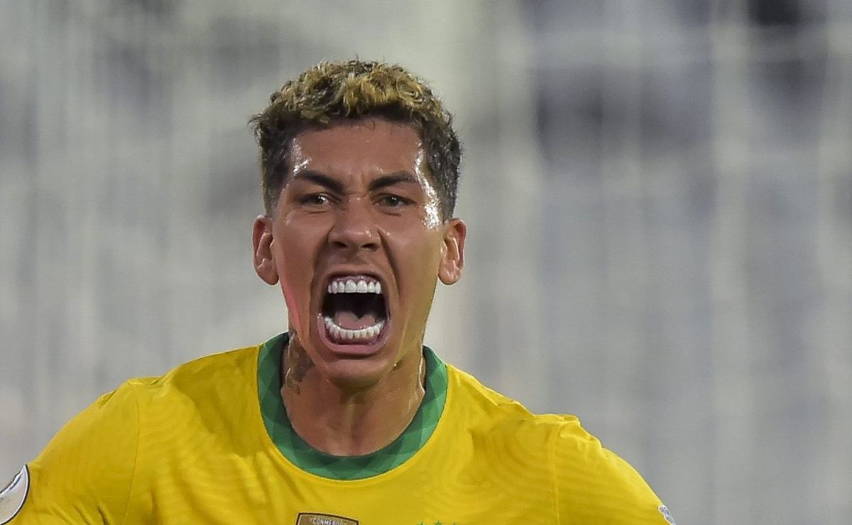 Corinthians busca Firmino, mas Arsenal se adianta e agenda reunião.