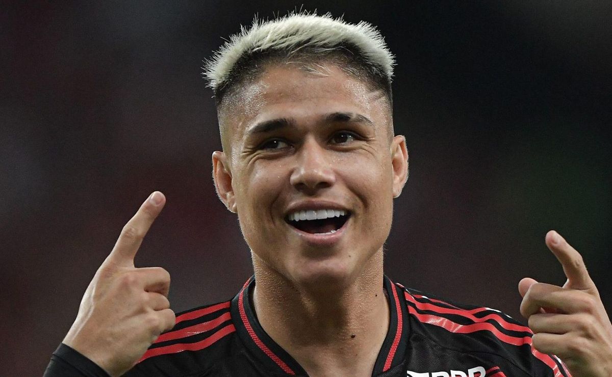 Melhor opção de Filipe Luís para substituir Bruno Henrique no Flamengo: Luiz Araújo