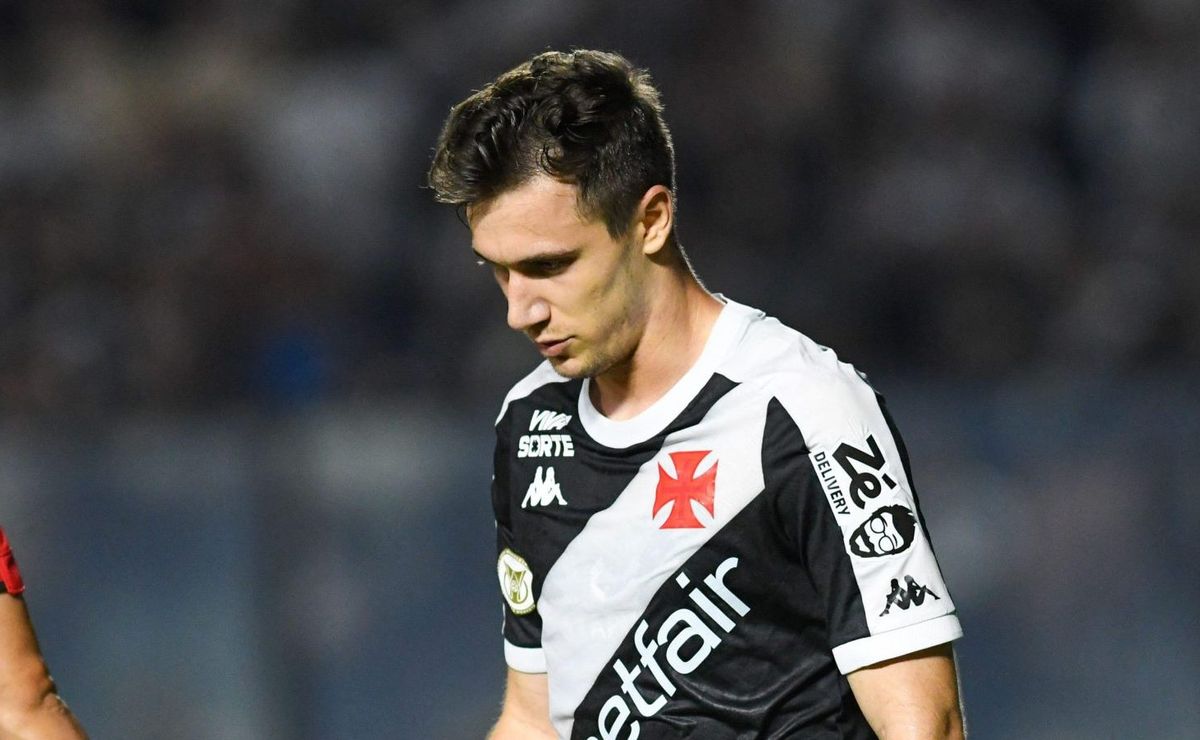 Análise: Lucas Piton começa mal a temporada e Vasco busca lateral-esquerdo no mercado