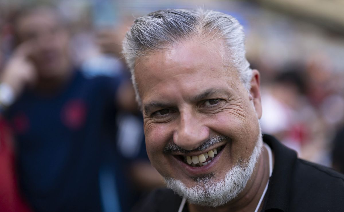 Flamengo prepara anúncio de renovação com meio-campista após final do jogo.