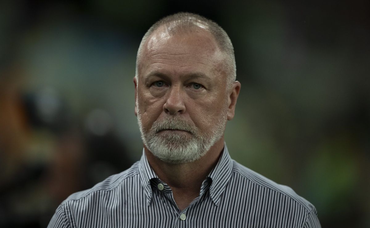 Mano Menezes confirma desfalques no meio-campo para o clássico entre Fluminense e Flamengo
