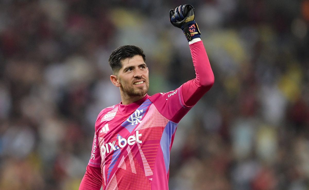 Goleiro Rossi realiza drible magistral em Germán Cano em clássico histórico.