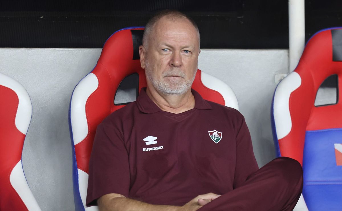 Fluminense perde para Flamengo e torcida critica Mano Menezes: Tem que sumir