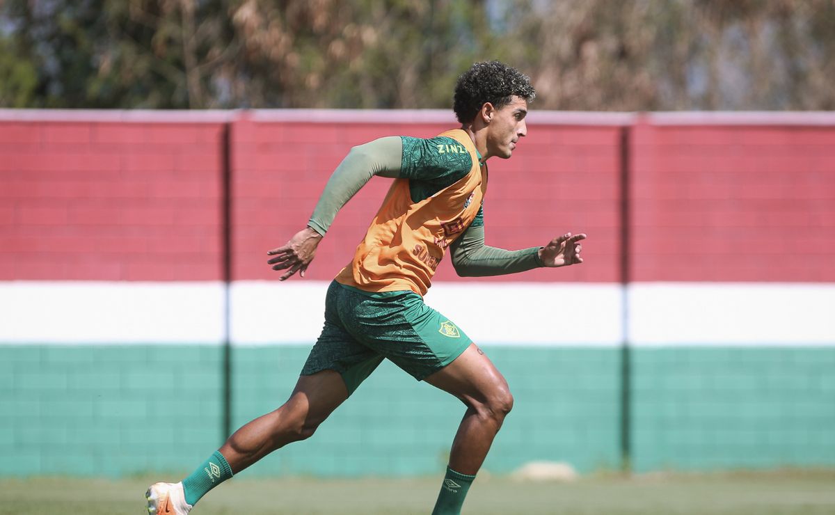 Fuentes passará por exames no Fluminense antes de possível retorno.