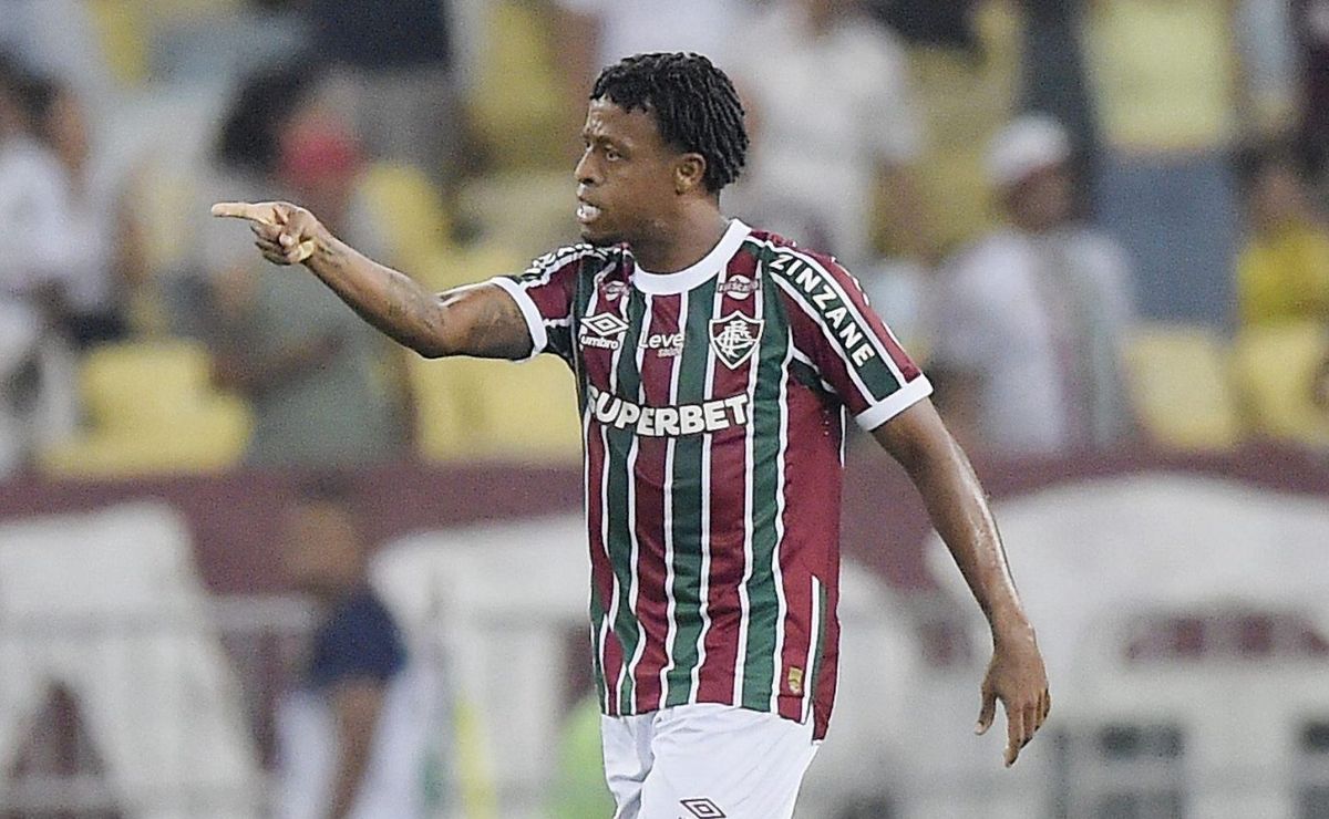 Opinião: Keno pede passagem e põe pulga na orelha de Mano após marcar pelo Fluminense