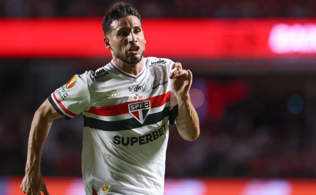 Calleri alcança marca negativa em clássicos pelo São Paulo