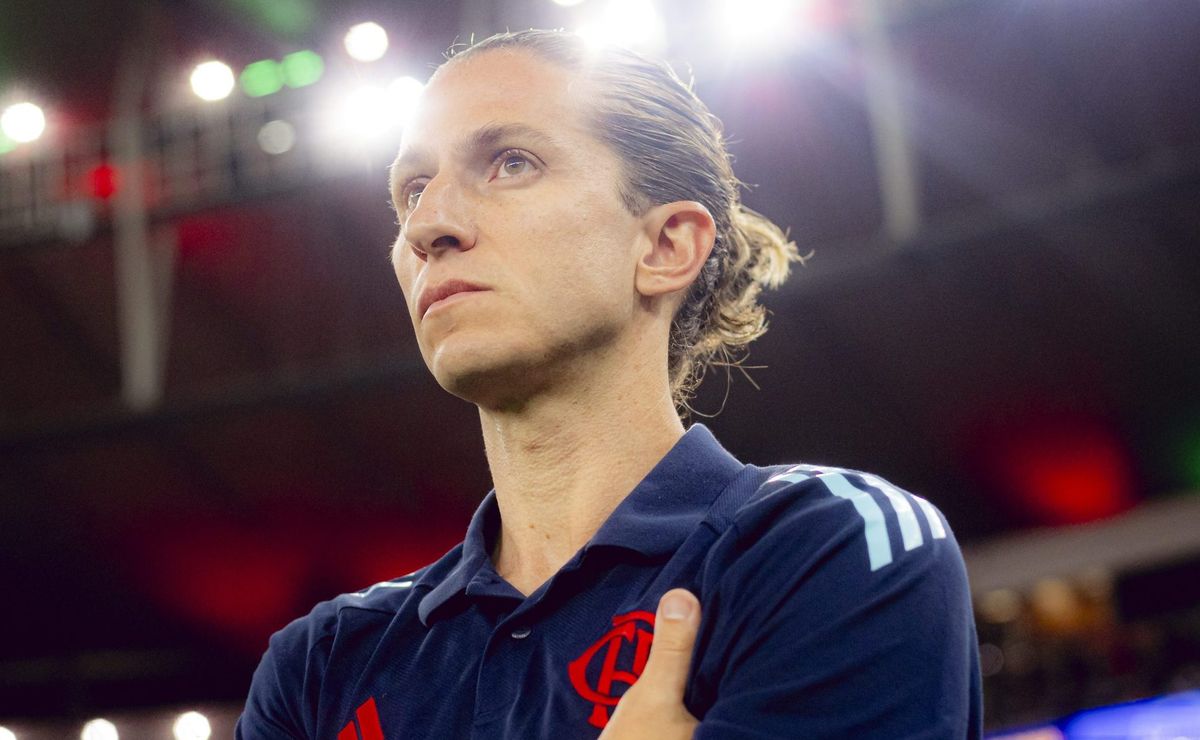 Flamengo vence Fluminense e alcança 12º jogo invicto com Filipe Luís.