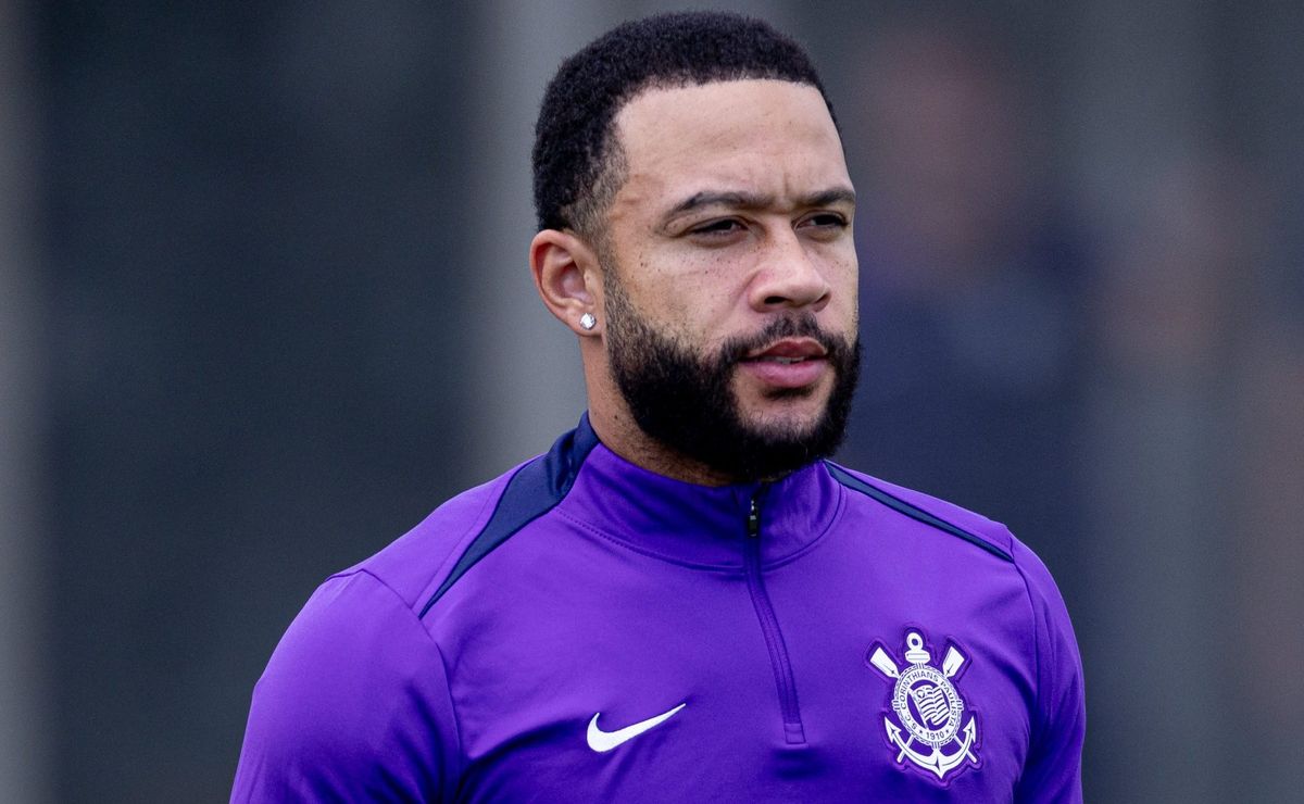 Casagrande responde a exigência de Memphis Depay no Corinthians: 