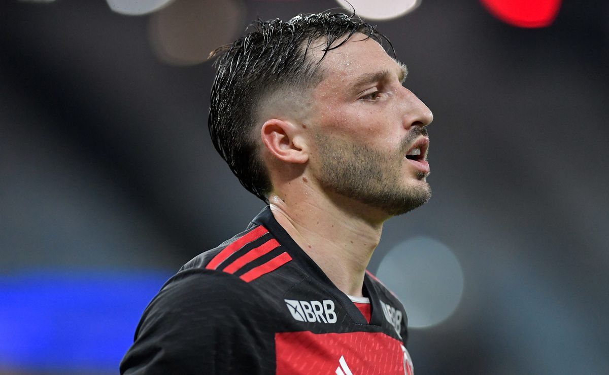 Recuperação de Matías Viña no Flamengo: retorno aos gramados é atualizado.