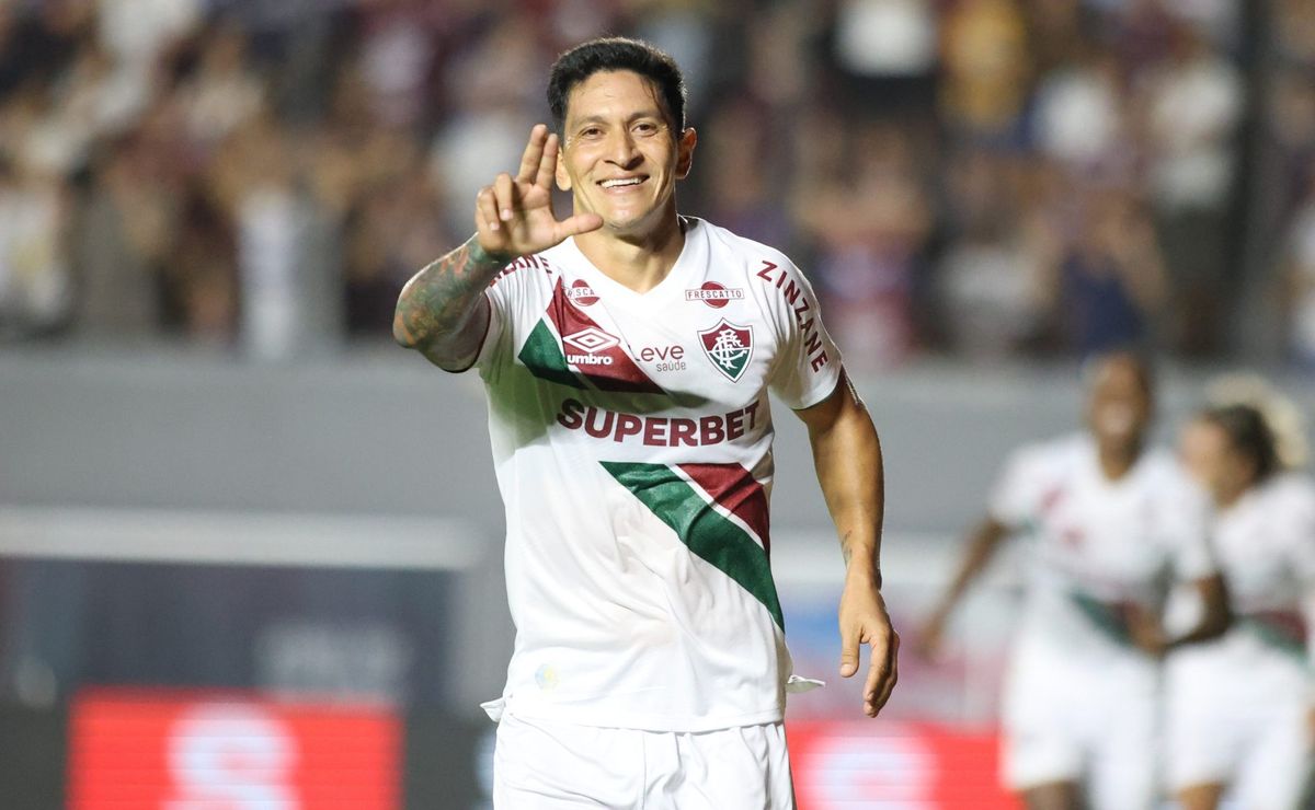 Cano recebe homenagem do Fluminense pelos 100 gols e celebra marca histórica no clube