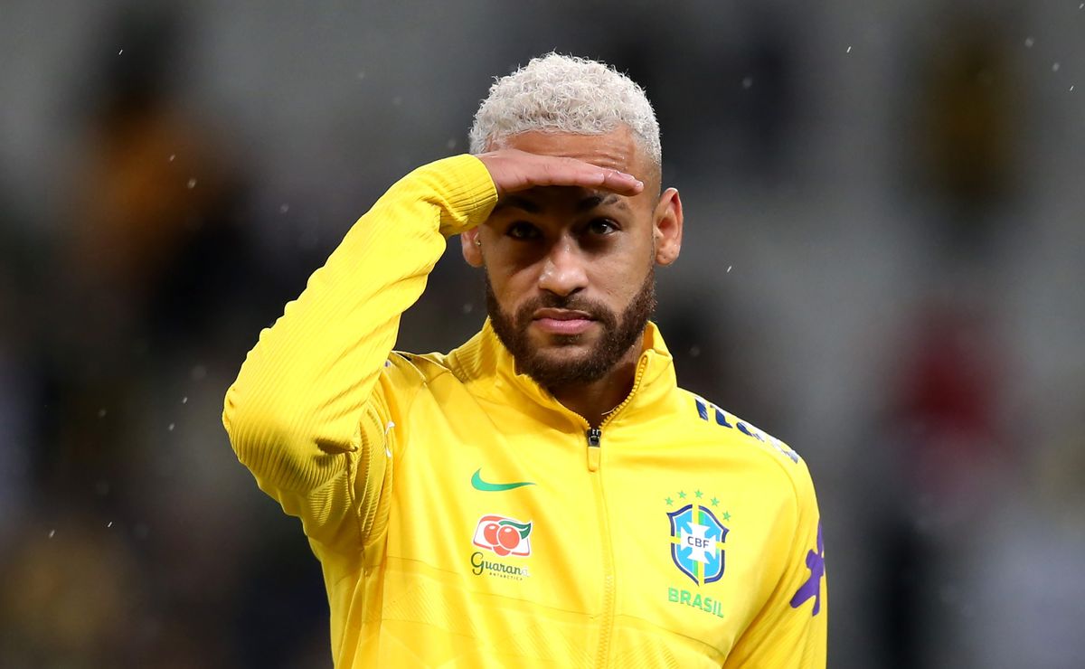 Decisão de Neymar de ir para o Flamengo gera controvérsias no futebol.