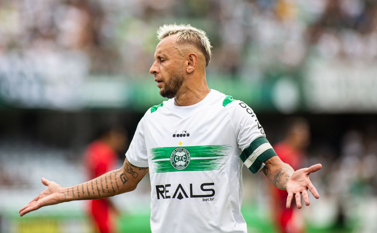 Rafinha envolvido em polêmica no Coritiba gera crise e repercussão negativa