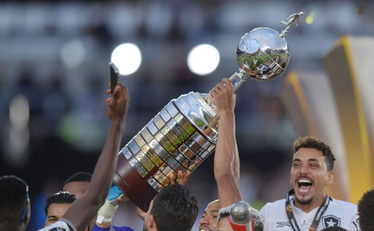 Presidente da Universidad de Chile analisa grupo com Botafogo na Libertadores: “Bom jogar contra atual campeão”