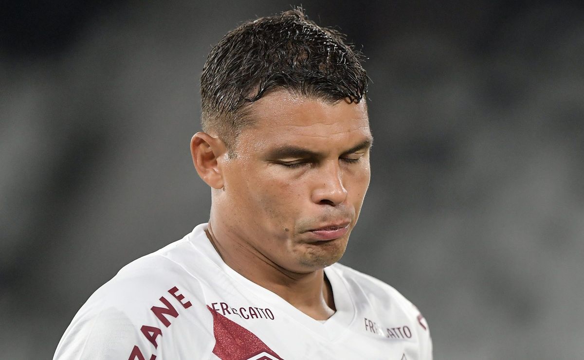Cobranças à Thiago Silva por atuação no clássico contra o Flamengo.