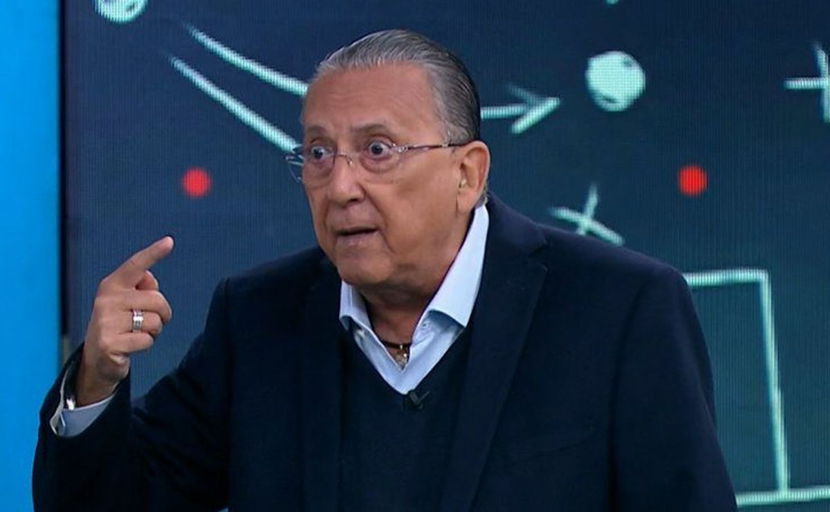 Galvão Bueno destaca desempenho de Wesley no Flamengo e pede ajuste na escalação.