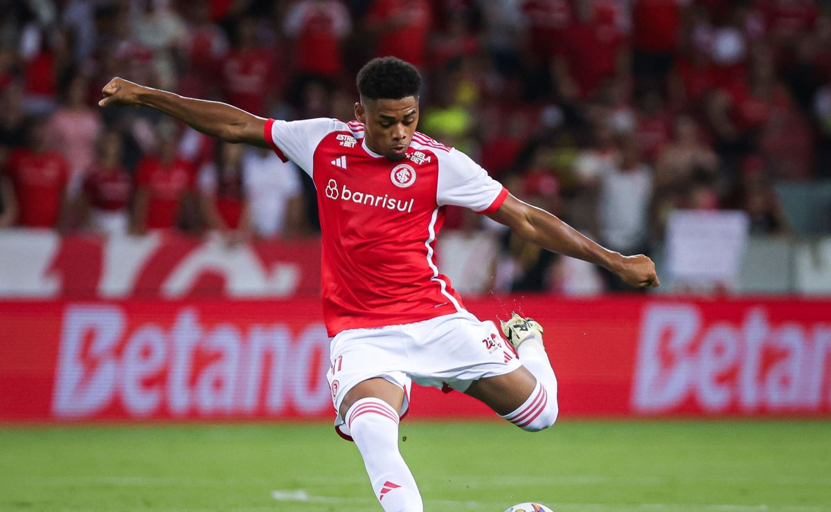 Victor Gabriel faz revelação sobre o treinador Roger Machado, do Internacional