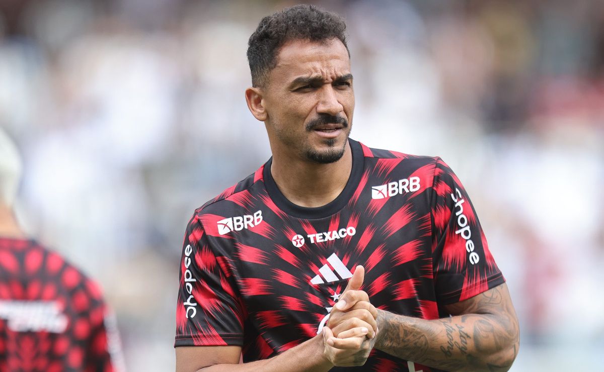 Danilo, zagueiro do Flamengo, revela decepção inesperada com Romário: “Desacreditei”