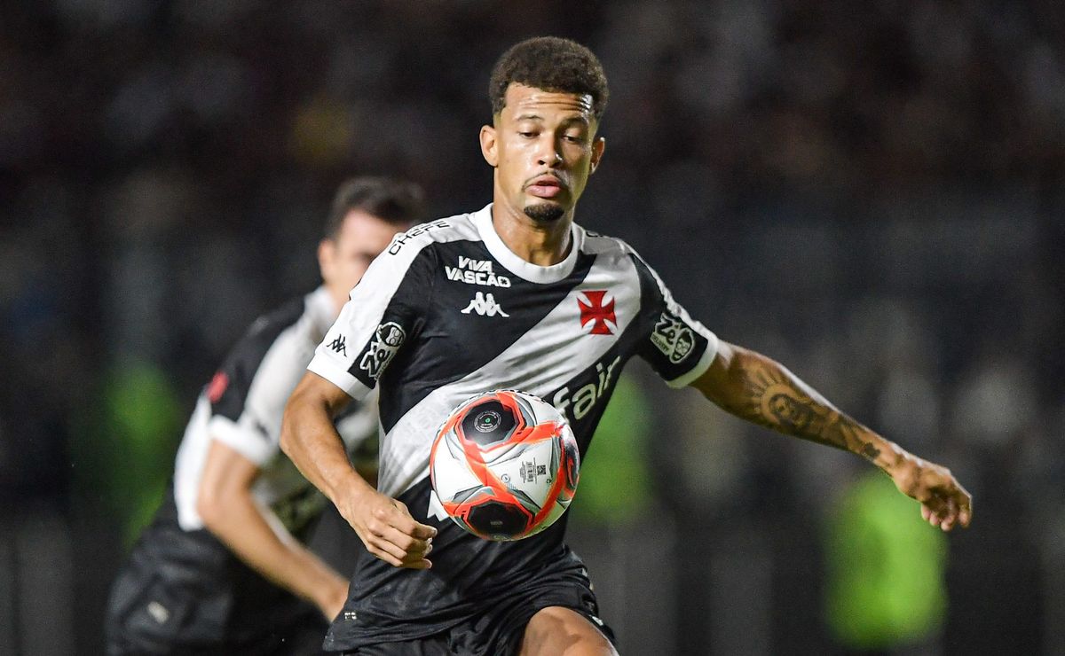 João Victor faz projeção otimista sobre temporada do Vasco e destaca evolução com Carille