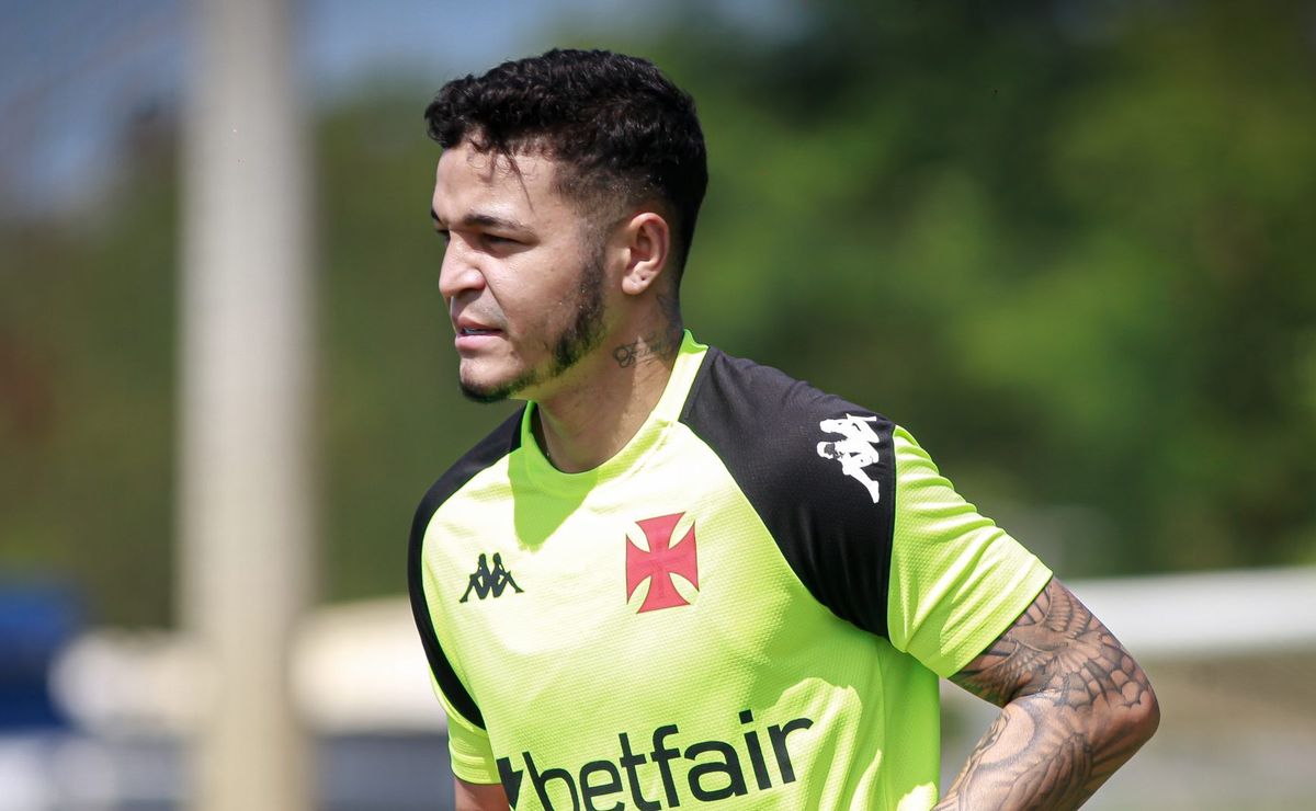 Adson, ex-Corinthians, enfrenta desafios no Vasco e futuro incerto pós-decisão de Carille