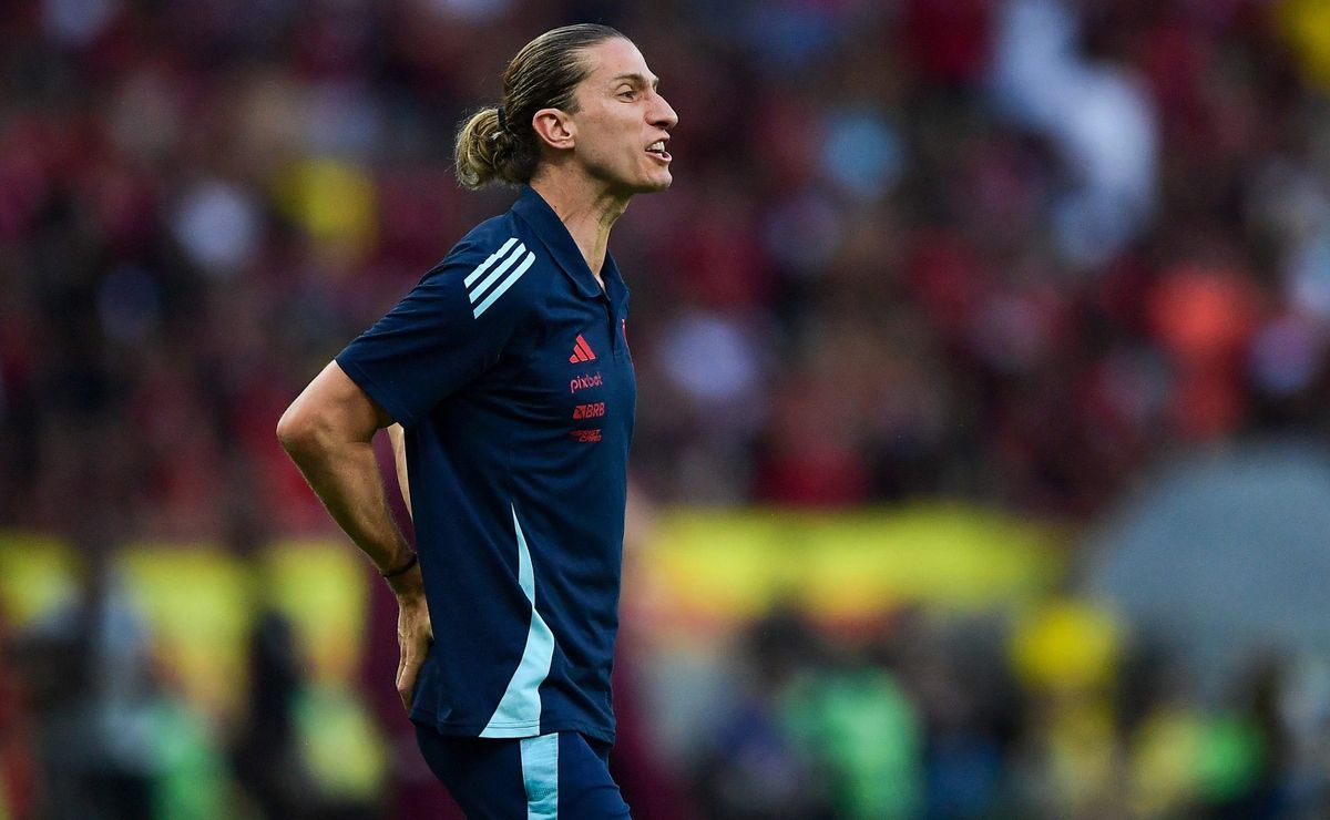 Diego Ribas elogia desempenho extra de Filipe Luis no Flamengo