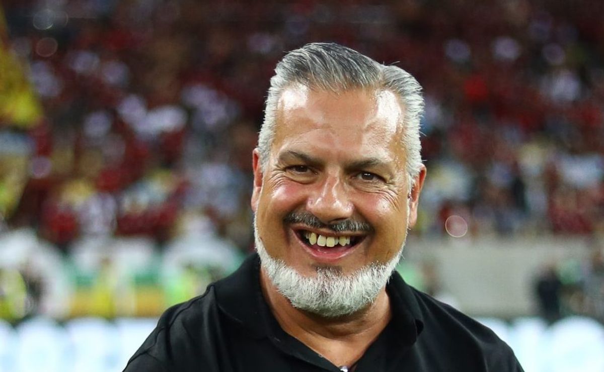 Jogador do Flamengo solicita saída e ouve propostas de outros clubes.